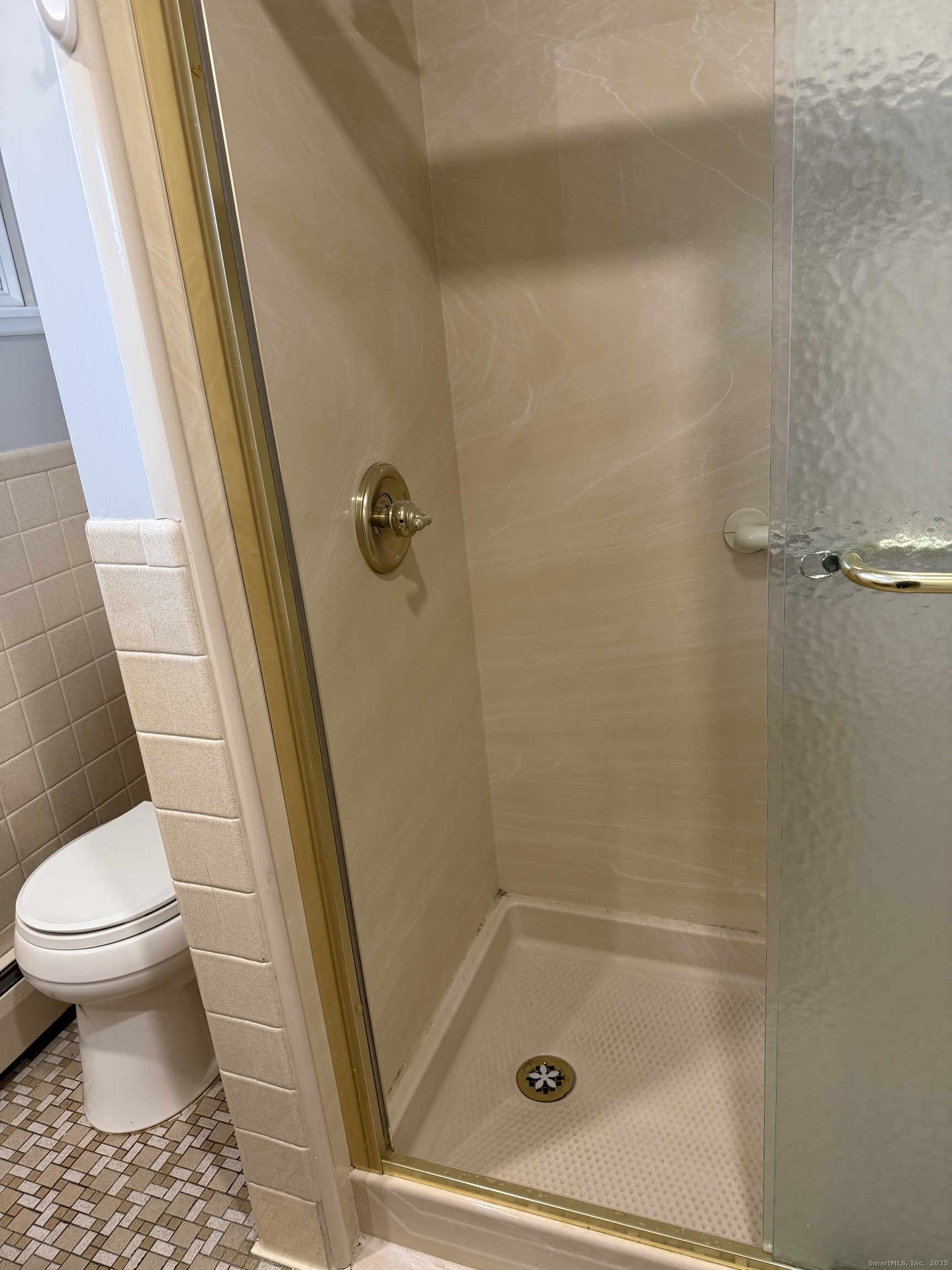 240 Centerbrook Road, Unit 240 Hamden, CT 06518 - Photo 13 of 26 a bathroom with a tub and toilet