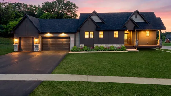 $929,900 | 19820 Henning Avenue, Lakeville, MN 55044