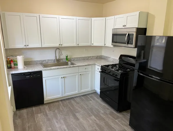 $1,595 | 5005 West Newport Avenue, Unit 1, Chicago, IL 60641