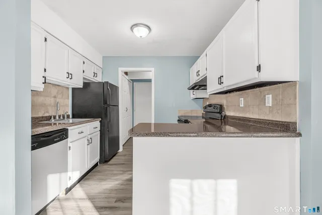 $169,900 | 131 Woodland Drive, Unit 131, Cromwell, CT 06416