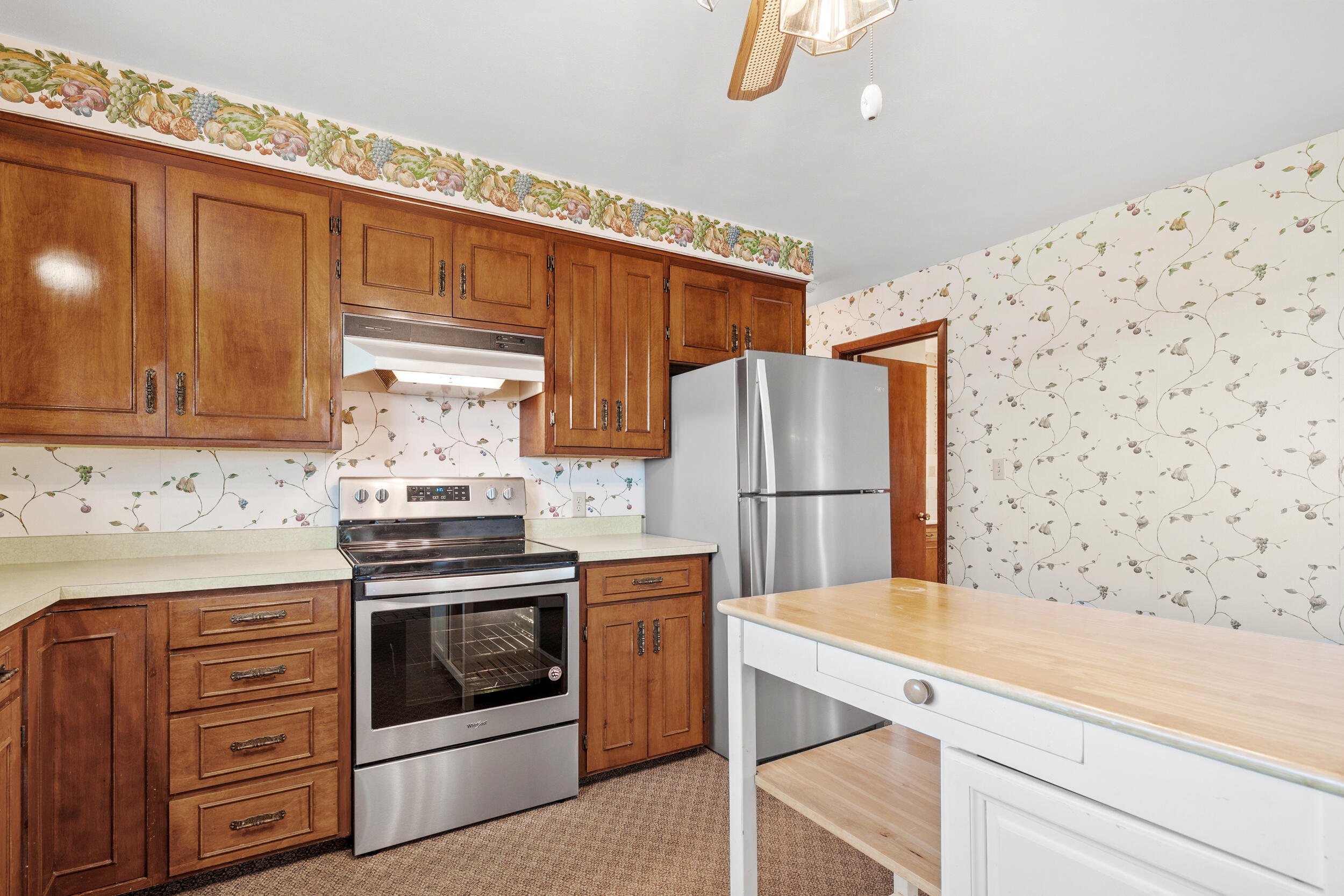 W1586 County Rd H New Holstein, WI 53061 - Photo 4 of 41 Major Appliances Included