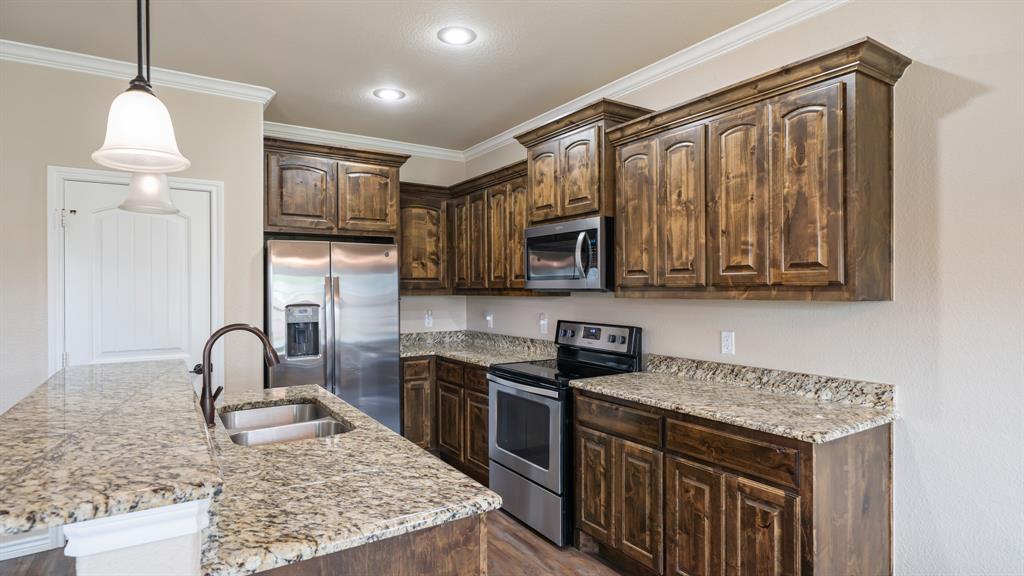 1401 Ridgebriar Drive Kaufman, TX 75142 - Photo 7 of 26 Kitchen featuring oven and microwave