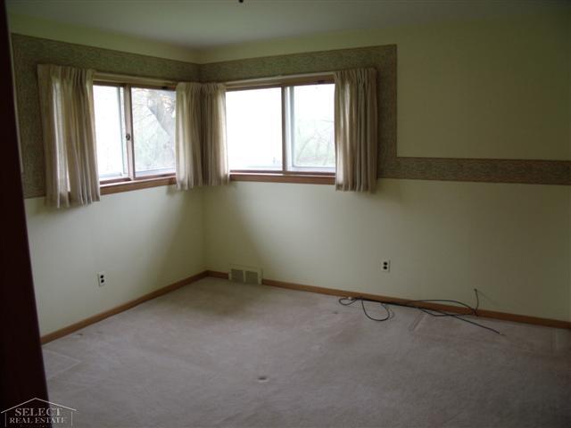 176 Riverside Drive Mount Clemens, MI 48043 - Photo 9 of 15 31317768-8.JPG