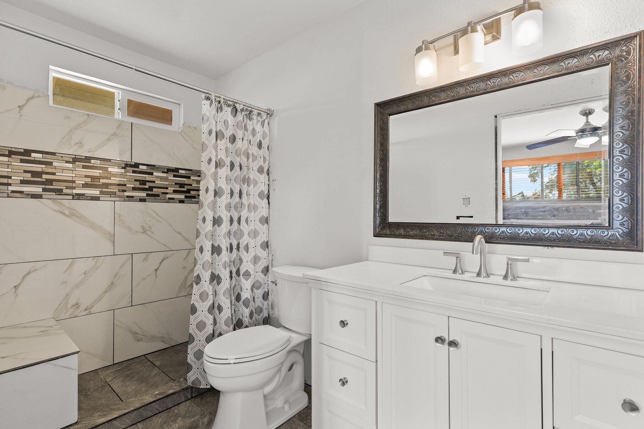13709 Bear Mountain Road Redding, CA 96003 - Photo 15 of 36 Bathroom 1