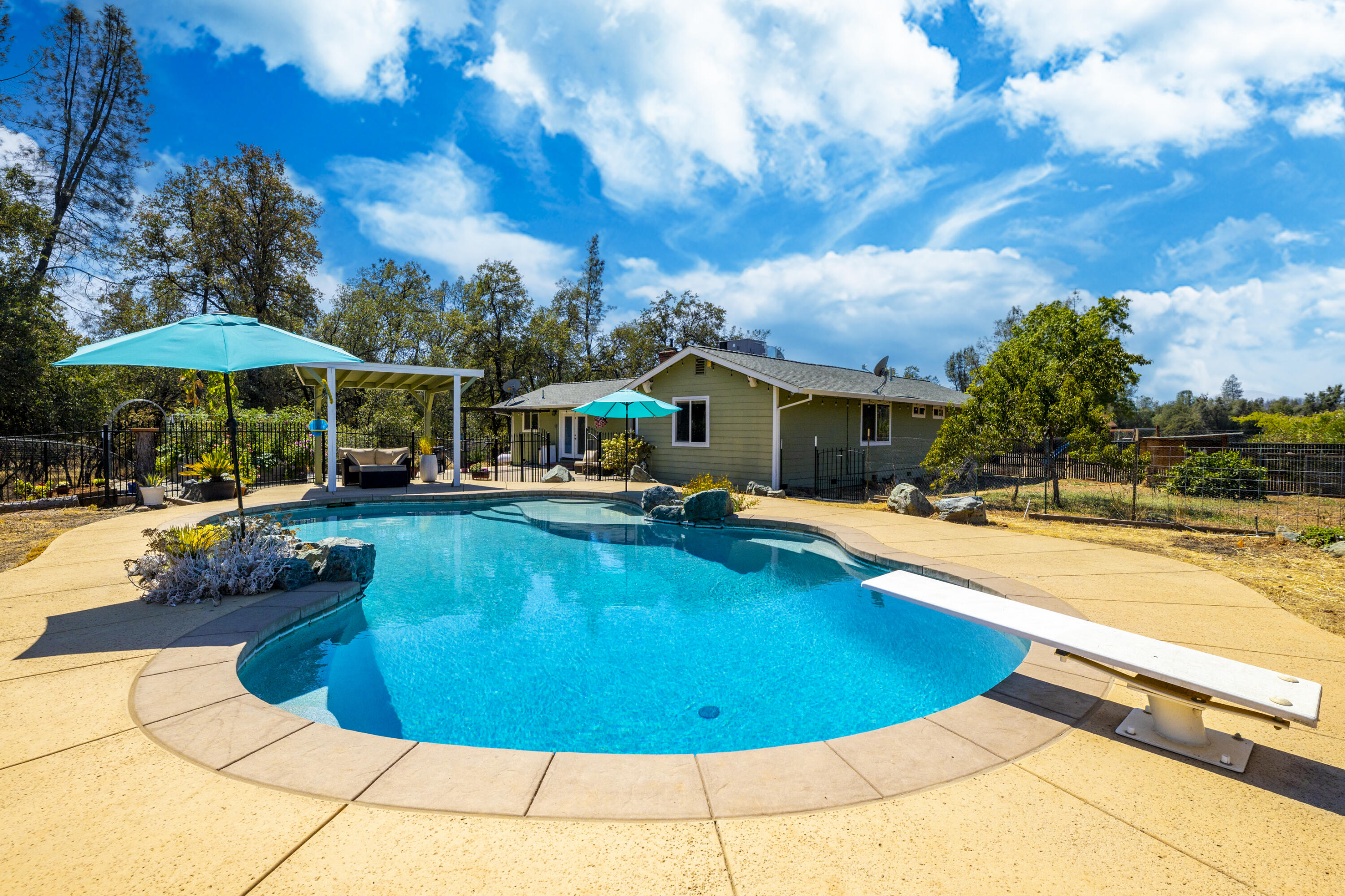 13709 Bear Mountain Road Redding, CA 96003 - Photo 25 of 36 712A1078-HDR-Edit