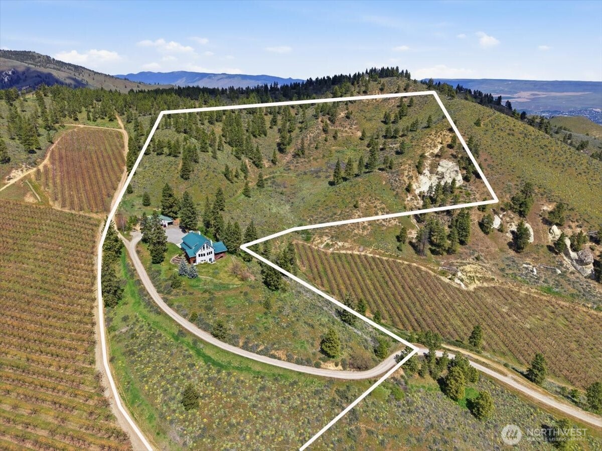2612 Halvorson Canyon Road Wenatchee, WA 98801 - Photo 3 of 39
