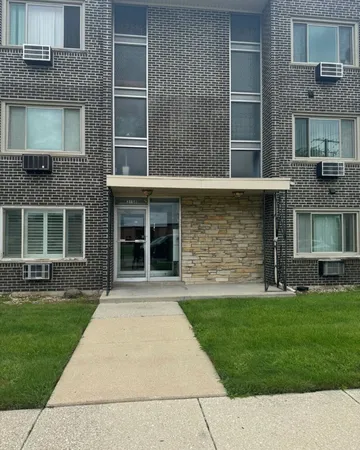 $2,350 | 3158 West 88th Street, Unit 101, Evergreen Park, IL 60805