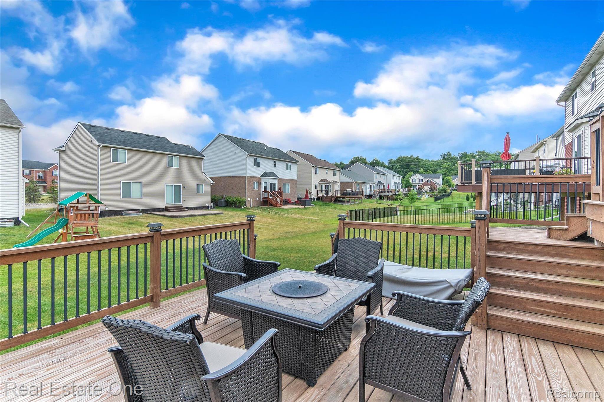4103 Peach Tree Lane Howell, MI 48843 - Photo 28 of 32 Nice Entertainment Space