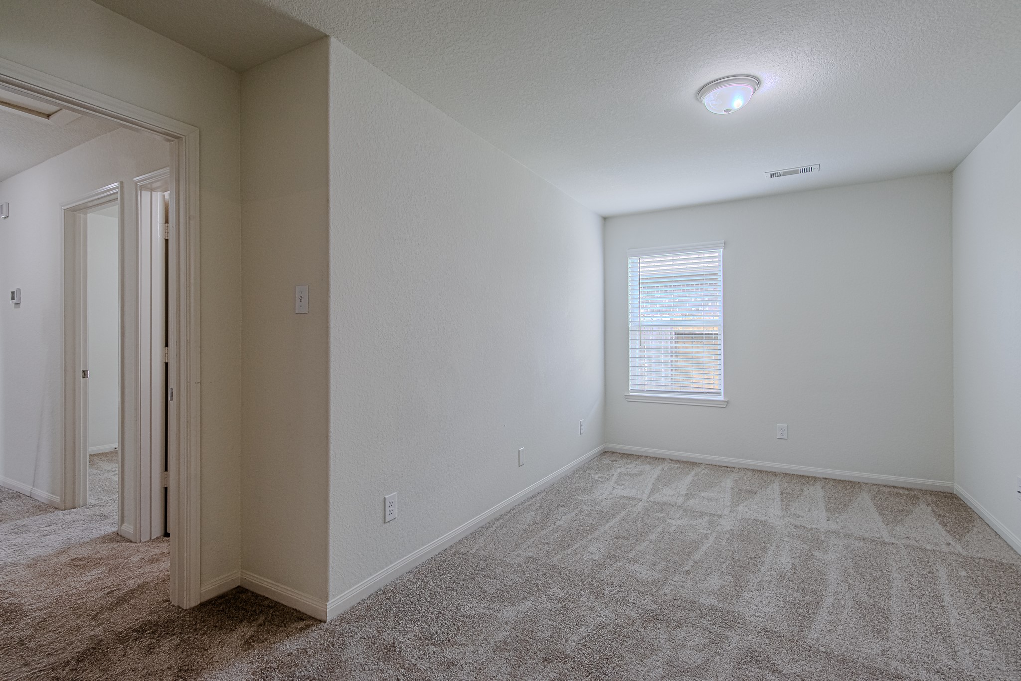 9522 Olive Stone Drive Rosharon, TX 77583 - Photo 22 of 29 an empty room with windows