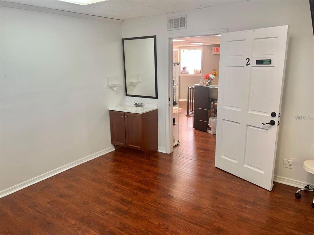5519 Hanley Road Tampa, FL 33634 - Photo 14 of 30