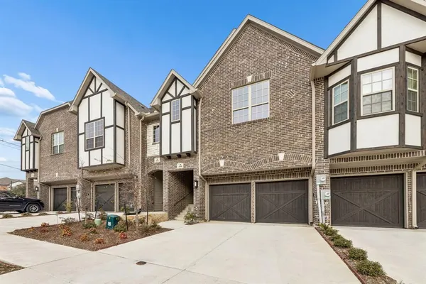 a house view with a outdoor space