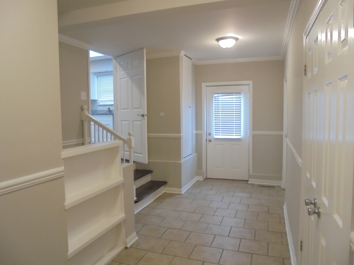 868 Jay Street Elgin, IL 60120 - Photo 2 of 26