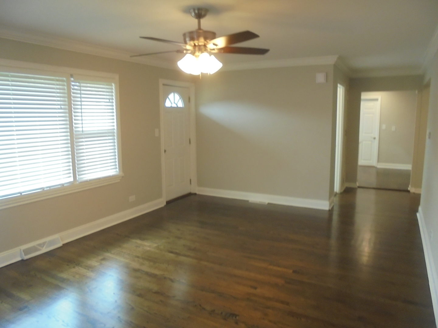 868 Jay Street Elgin, IL 60120 - Photo 3 of 26