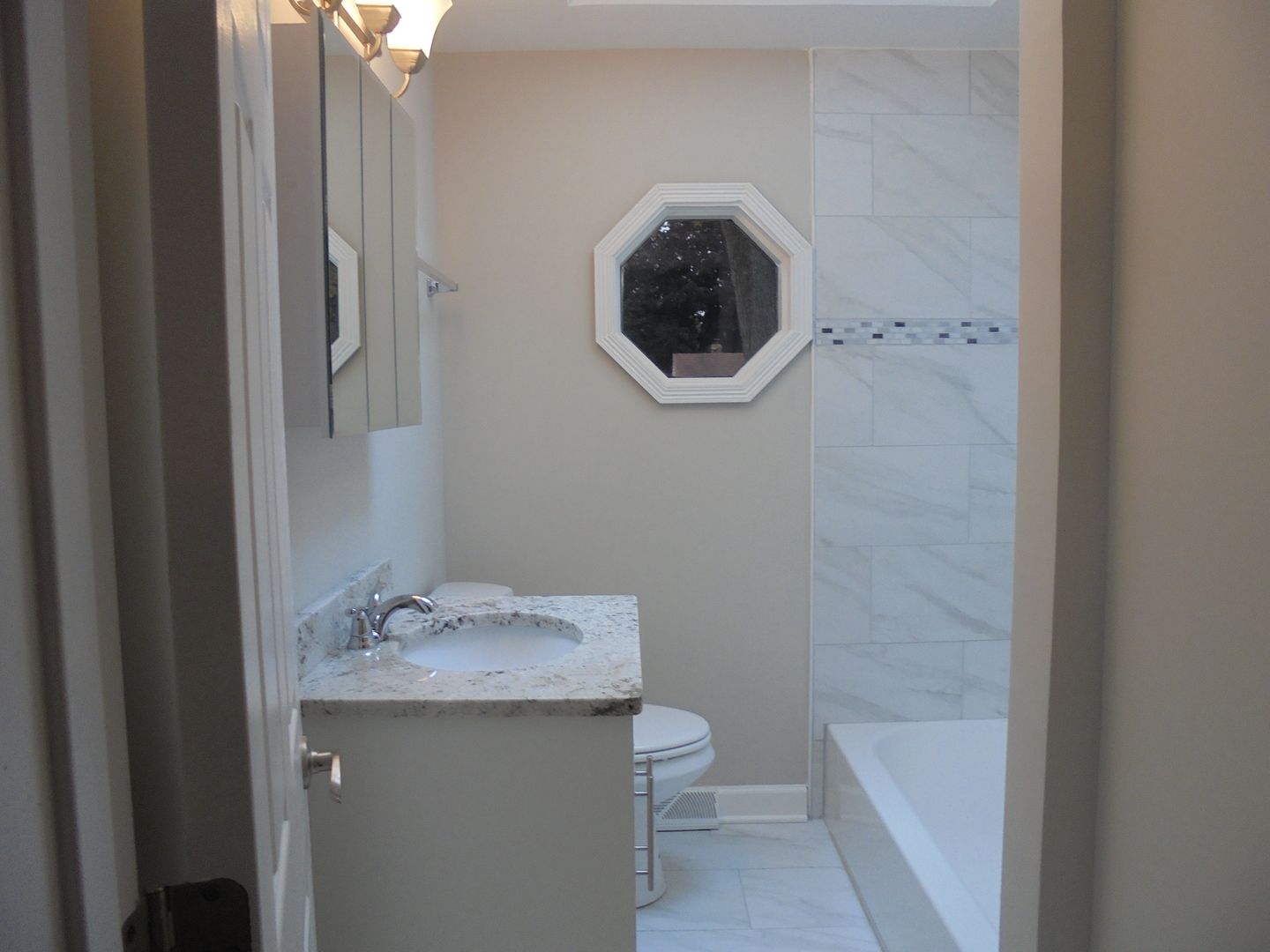 868 Jay Street Elgin, IL 60120 - Photo 9 of 26