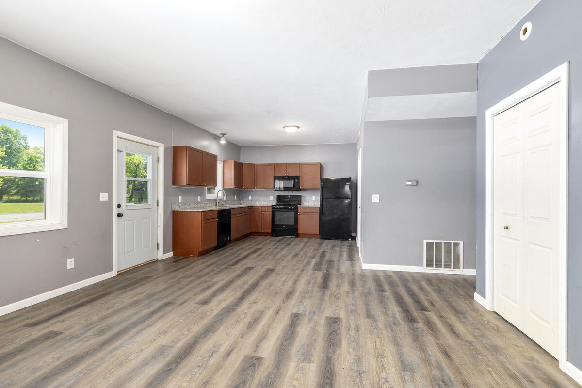 335 North 2nd Street Stanton, MI 48888 - Photo 13 of 24 Living Room 006
