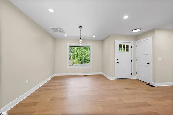 $349,999 | 105 Canebrake Lane, Simpsonville, SC 29681
