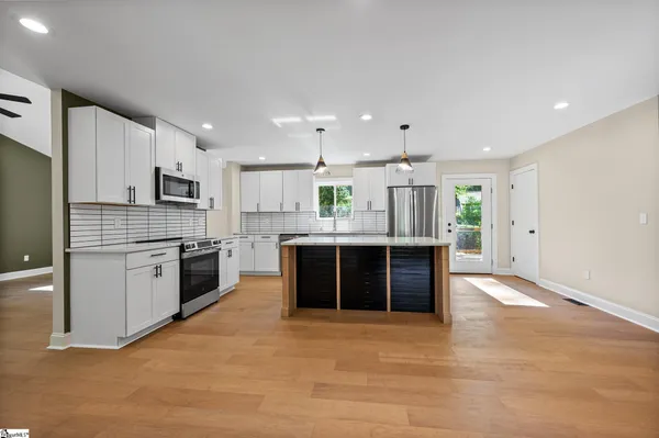 $349,999 | 105 Canebrake Lane, Simpsonville, SC 29681