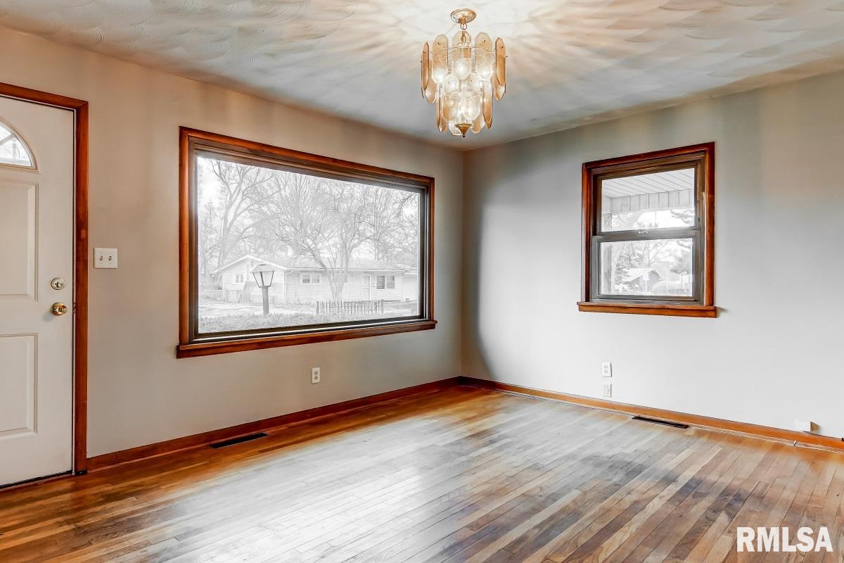 1921 Greentree Road Springfield, IL 62703 - Photo 2 of 19