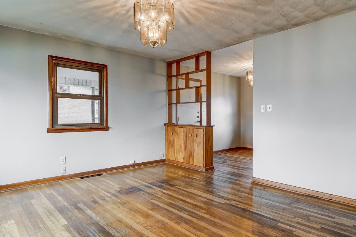 1921 Greentree Road Springfield, IL 62703 - Photo 3 of 19
