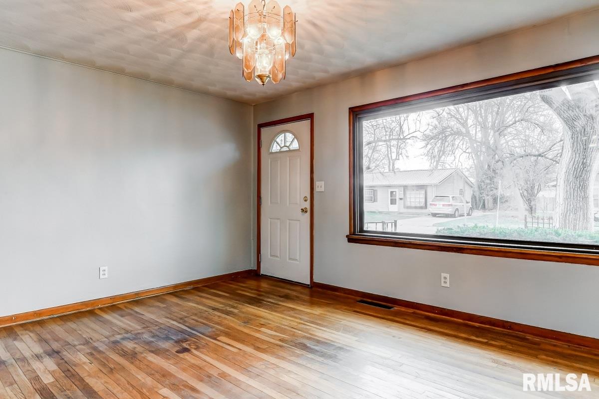 1921 Greentree Road Springfield, IL 62703 - Photo 5 of 19