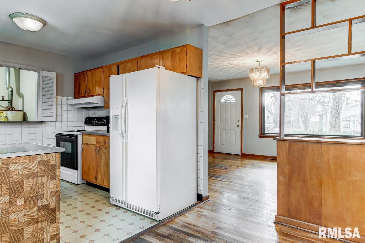 1921 Greentree Road Springfield, IL 62703 - Photo 6 of 19