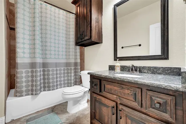 a view of a livingroom with a furniture