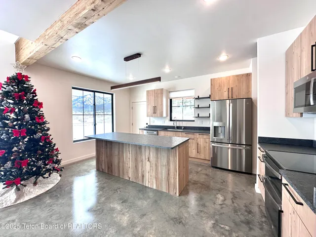 $1,100,000 | 115 Spike Loop, Etna, WY 83118