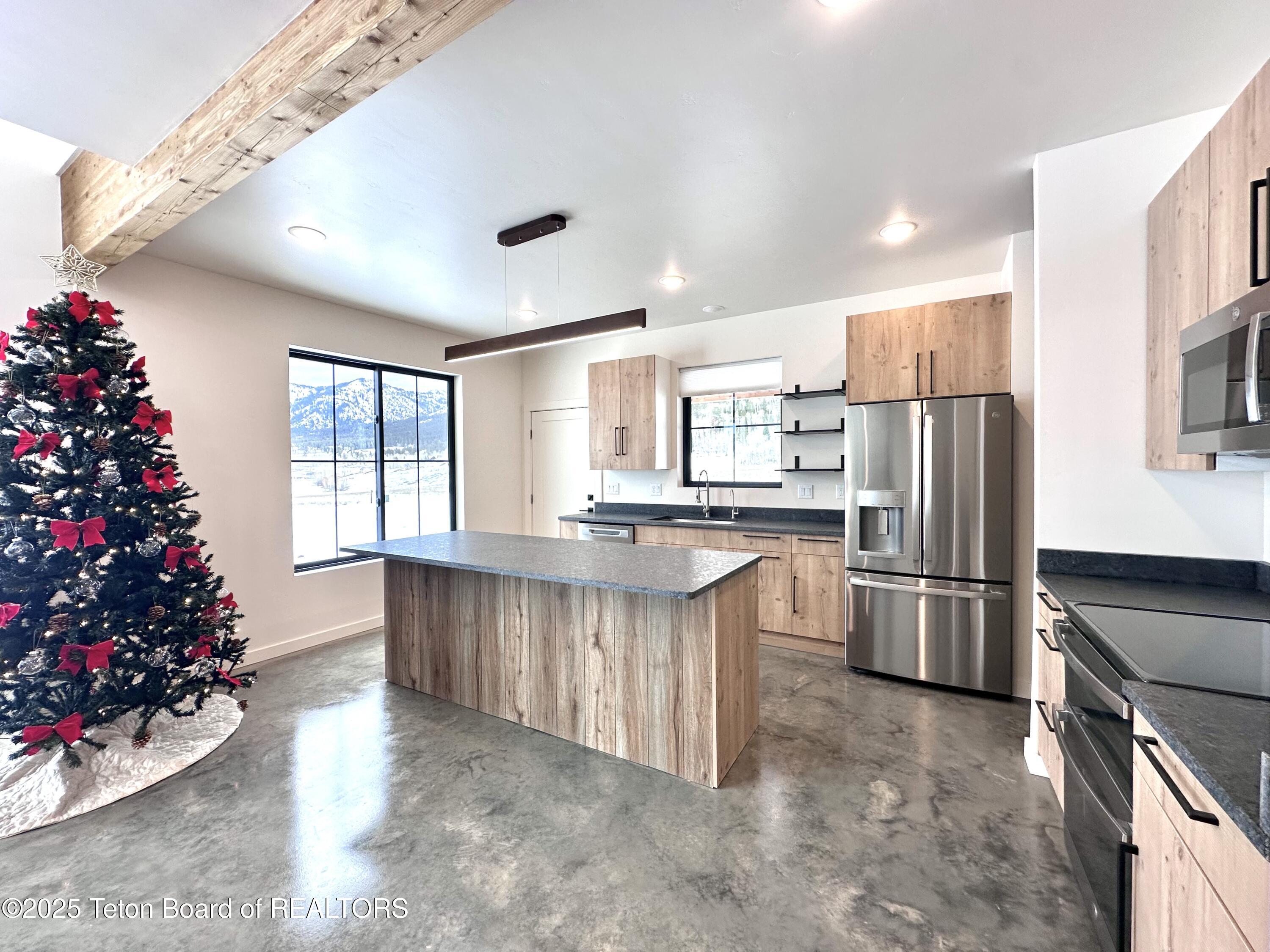 115 Spike Loop Etna, WY 83118 - Photo 12 of 72 IMG_7343