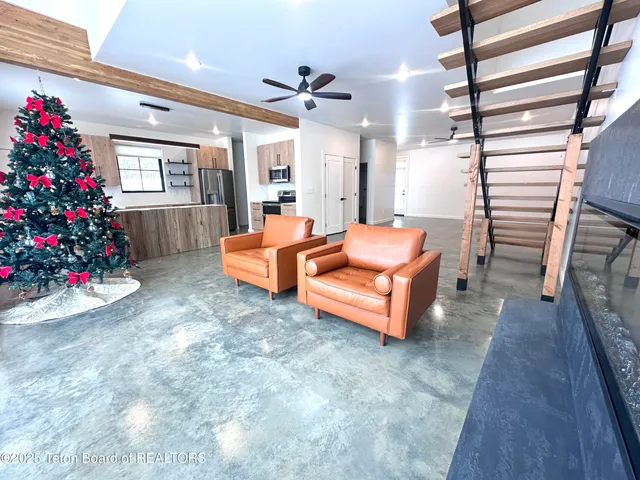 $1,100,000 | 115 Spike Loop, Etna, WY 83118