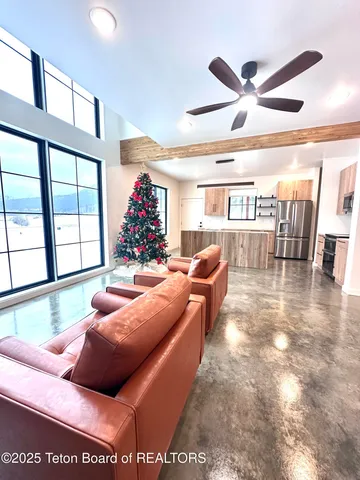 $1,100,000 | 115 Spike Loop, Etna, WY 83118