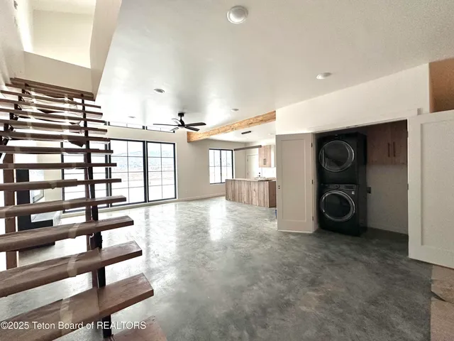 $1,100,000 | 115 Spike Loop, Etna, WY 83118