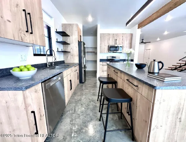 $1,100,000 | 115 Spike Loop, Etna, WY 83118