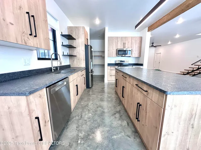 $1,100,000 | 115 Spike Loop, Etna, WY 83118