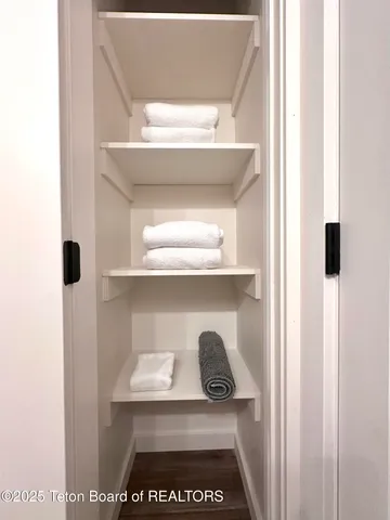 $1,100,000 | 115 Spike Loop, Etna, WY 83118