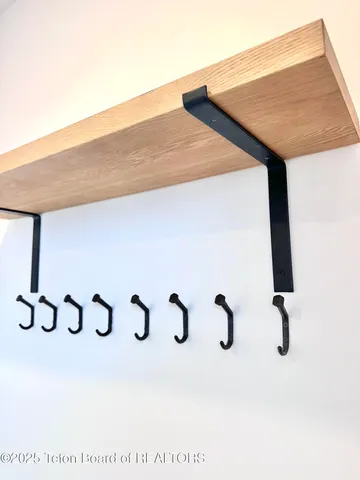 $1,100,000 | 115 Spike Loop, Etna, WY 83118