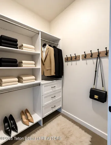 $1,100,000 | 115 Spike Loop, Etna, WY 83118