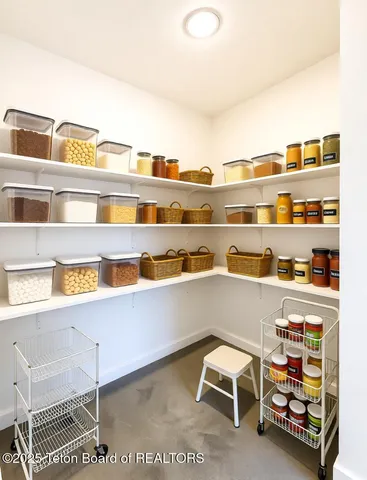 $1,100,000 | 115 Spike Loop, Etna, WY 83118