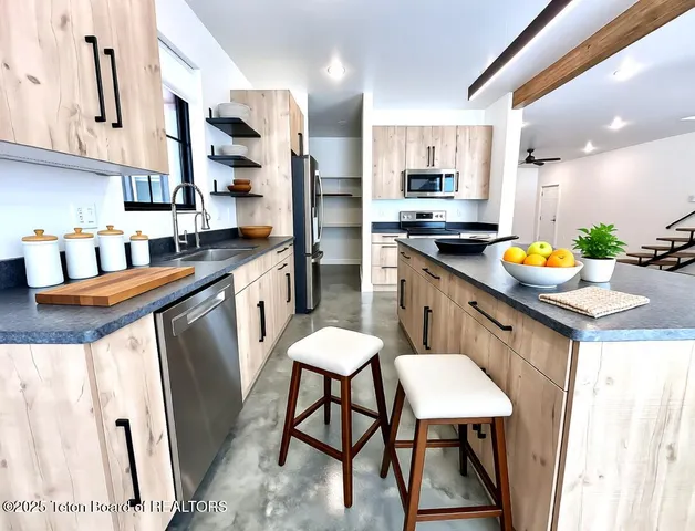 $1,100,000 | 115 Spike Loop, Etna, WY 83118