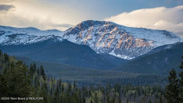 $1,100,000 | 115 Spike Loop, Etna, WY 83118