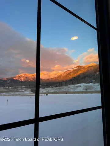 $1,100,000 | 115 Spike Loop, Etna, WY 83118