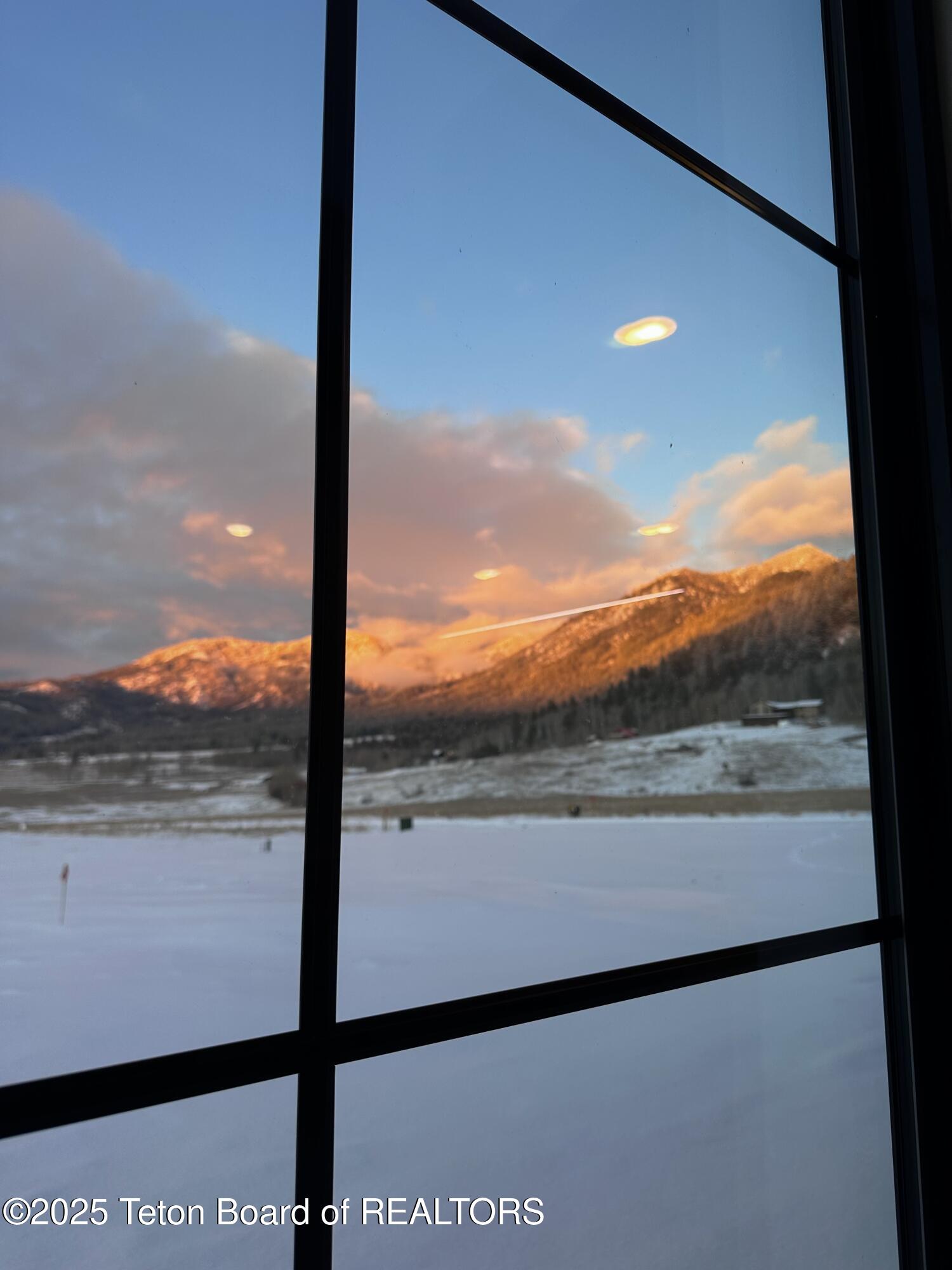 115 Spike Loop Etna, WY 83118 - Photo 8 of 72 IMG_6965