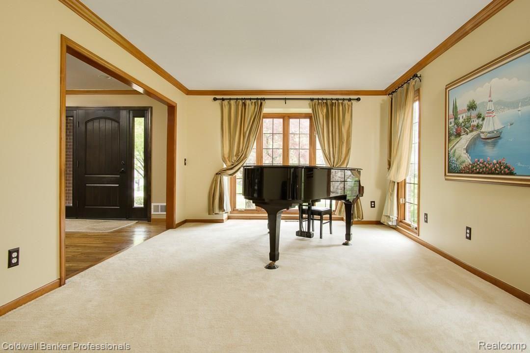 3679 Merriweather Lane Rochester, MI 48306 - Photo 6 of 34 3679-Merriweather-006.jpg