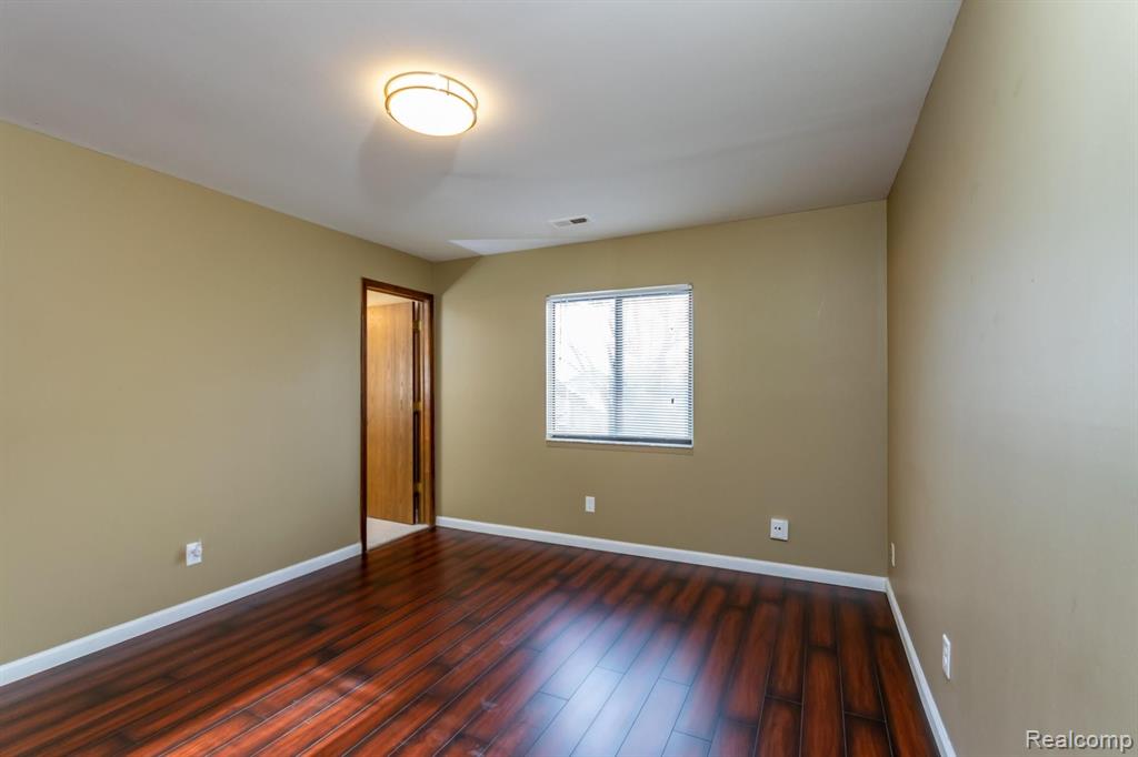 1504 Meadowside Drive Rochester Hills, MI 48307 - Photo 14 of 26