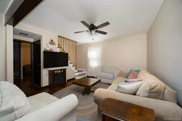 $399,000 | 6 Gale Drive, Poughkeepsie, NY 12603