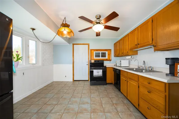 $399,000 | 6 Gale Drive, Poughkeepsie, NY 12603