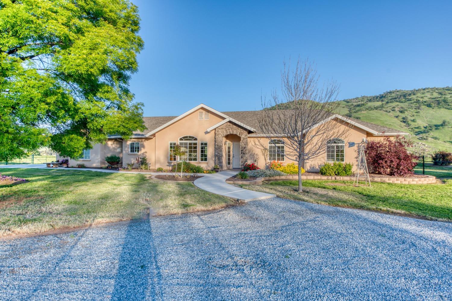 20431 Thermal Road Sanger, CA 93657 - Photo 2 of 88