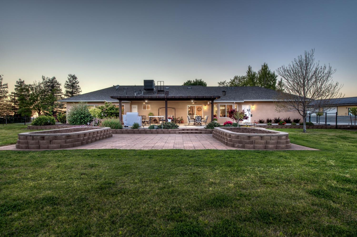 20431 Thermal Road Sanger, CA 93657 - Photo 38 of 88 a swimming pool view with a seating space and a garden view