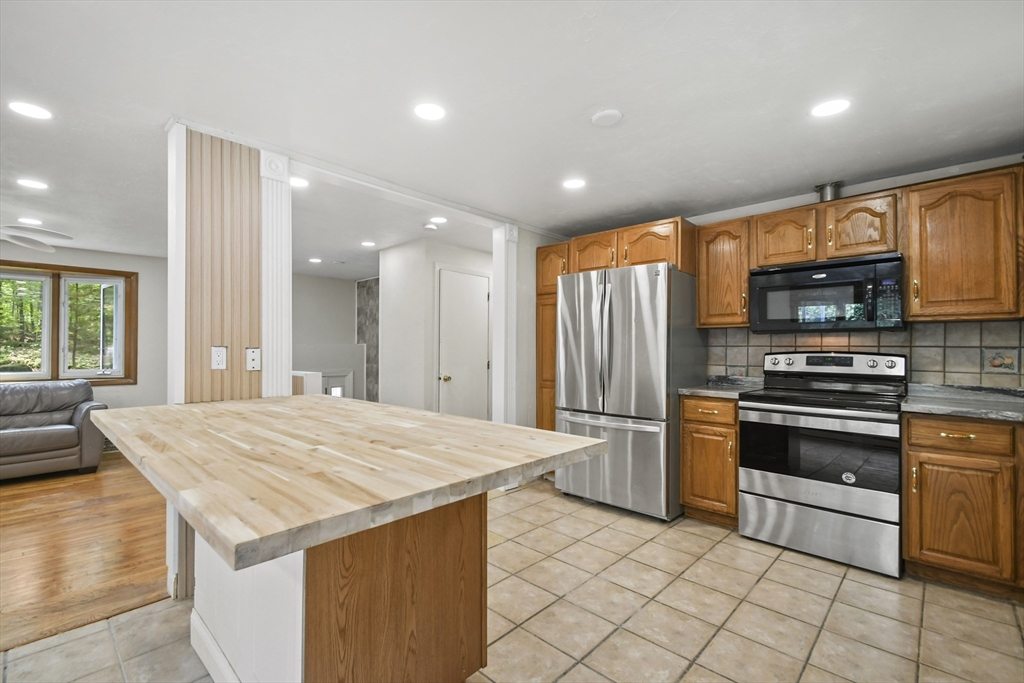 175 Armsby Road Sutton, MA 01590 - Photo 4 of 25 Gallery Image 4
