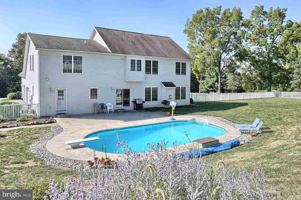 228 Willis Road Etters, PA 17319 - Photo 2 of 25 Gallery Image 2