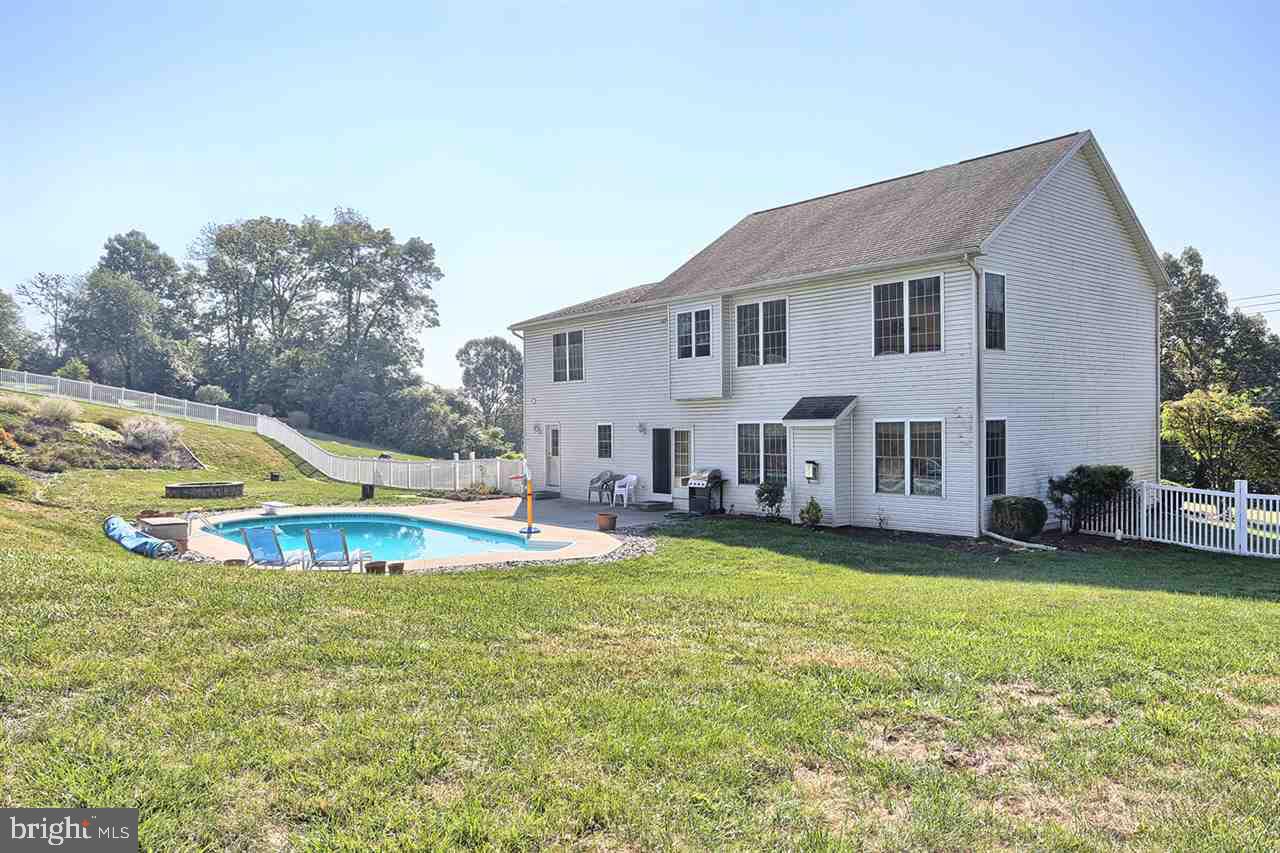 228 Willis Road Etters, PA 17319 - Photo 3 of 25 Gallery Image 3